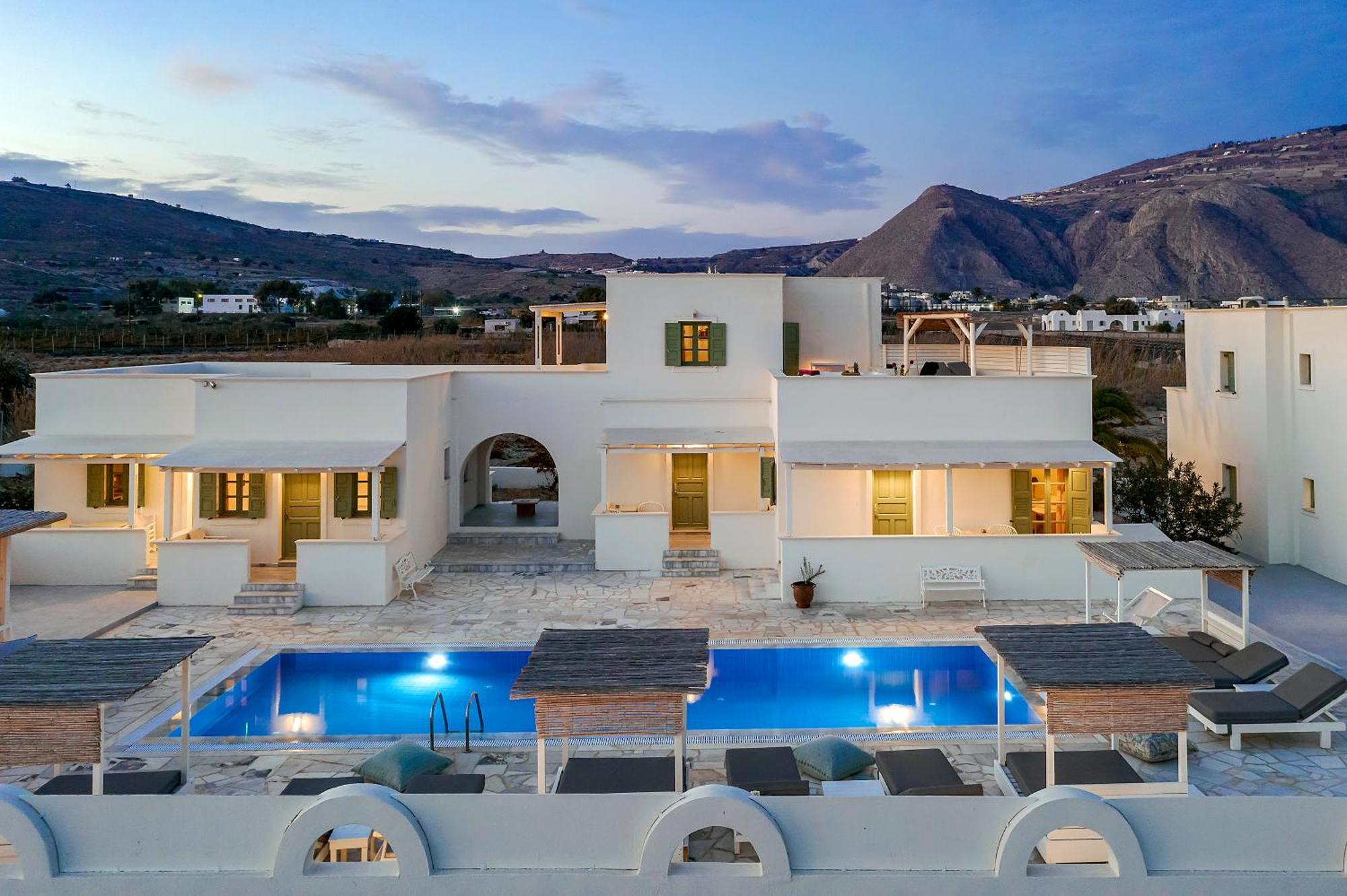 Ambeli 3* Perivolos (Santorini)