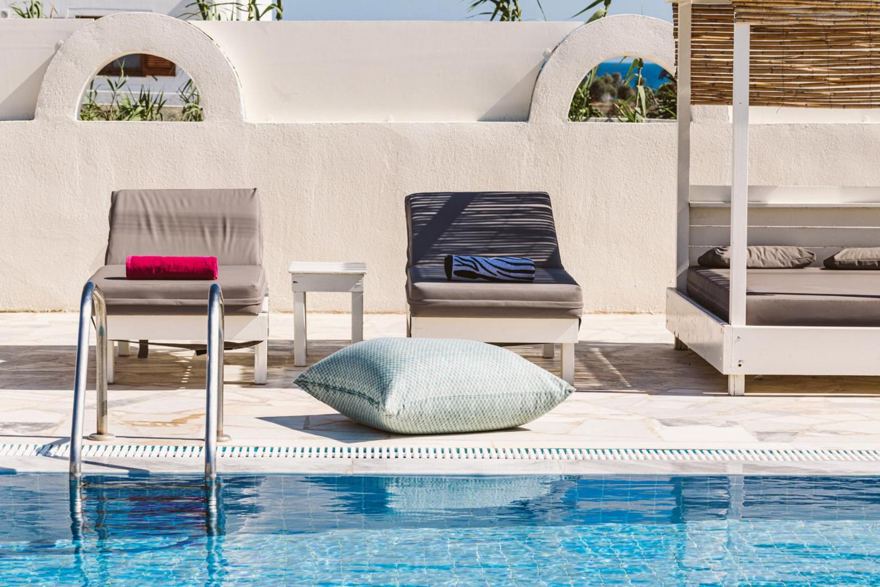 Ambeli 3* Perivolos (Santorini)