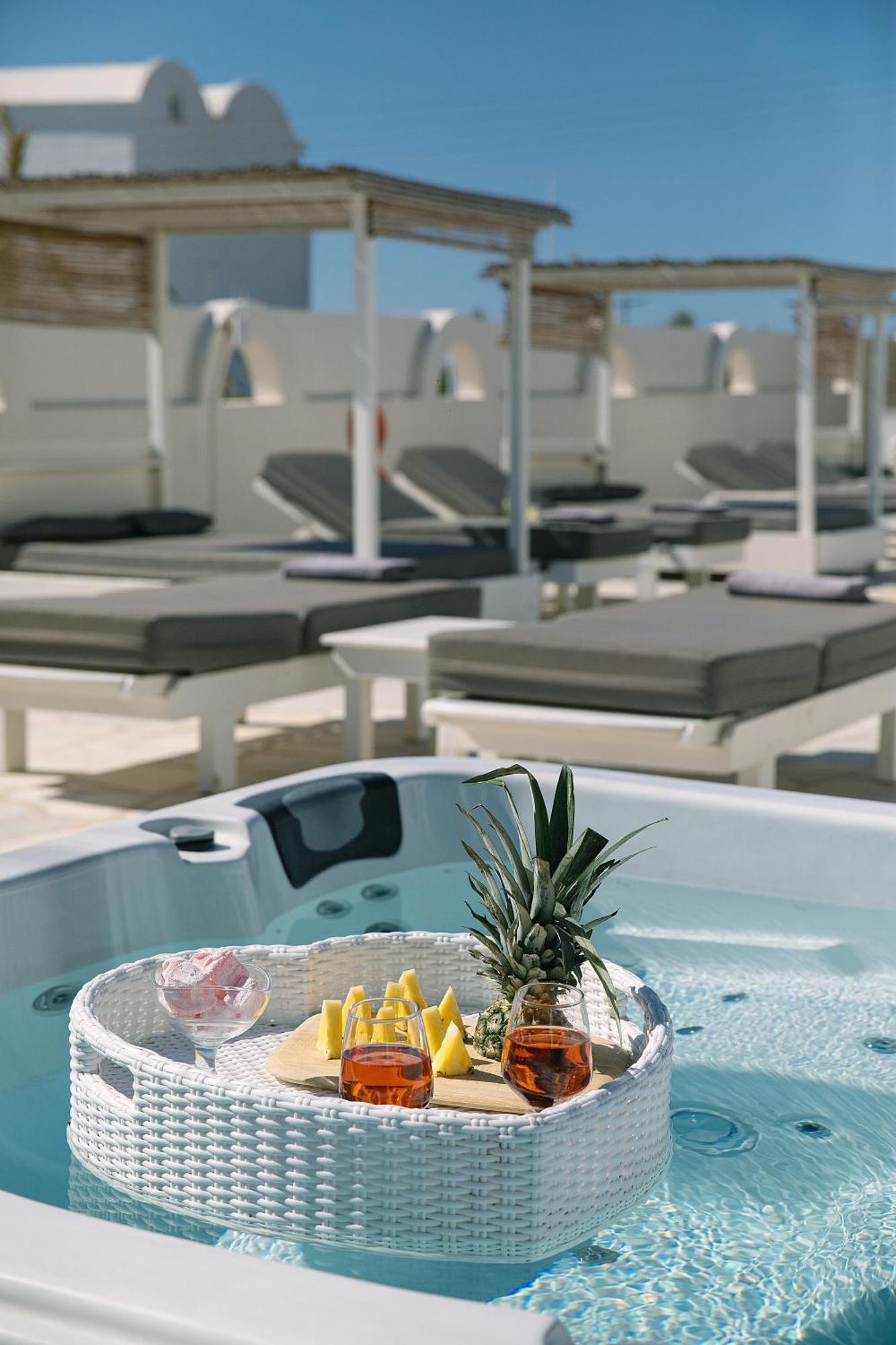 Aparthotel Ambeli Perivolos (Santorini)