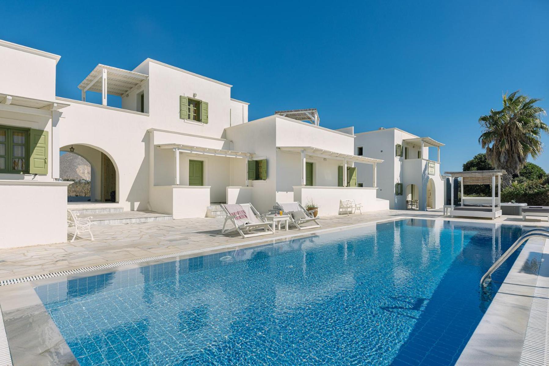 Ambeli 3* Perivolos (Santorini)