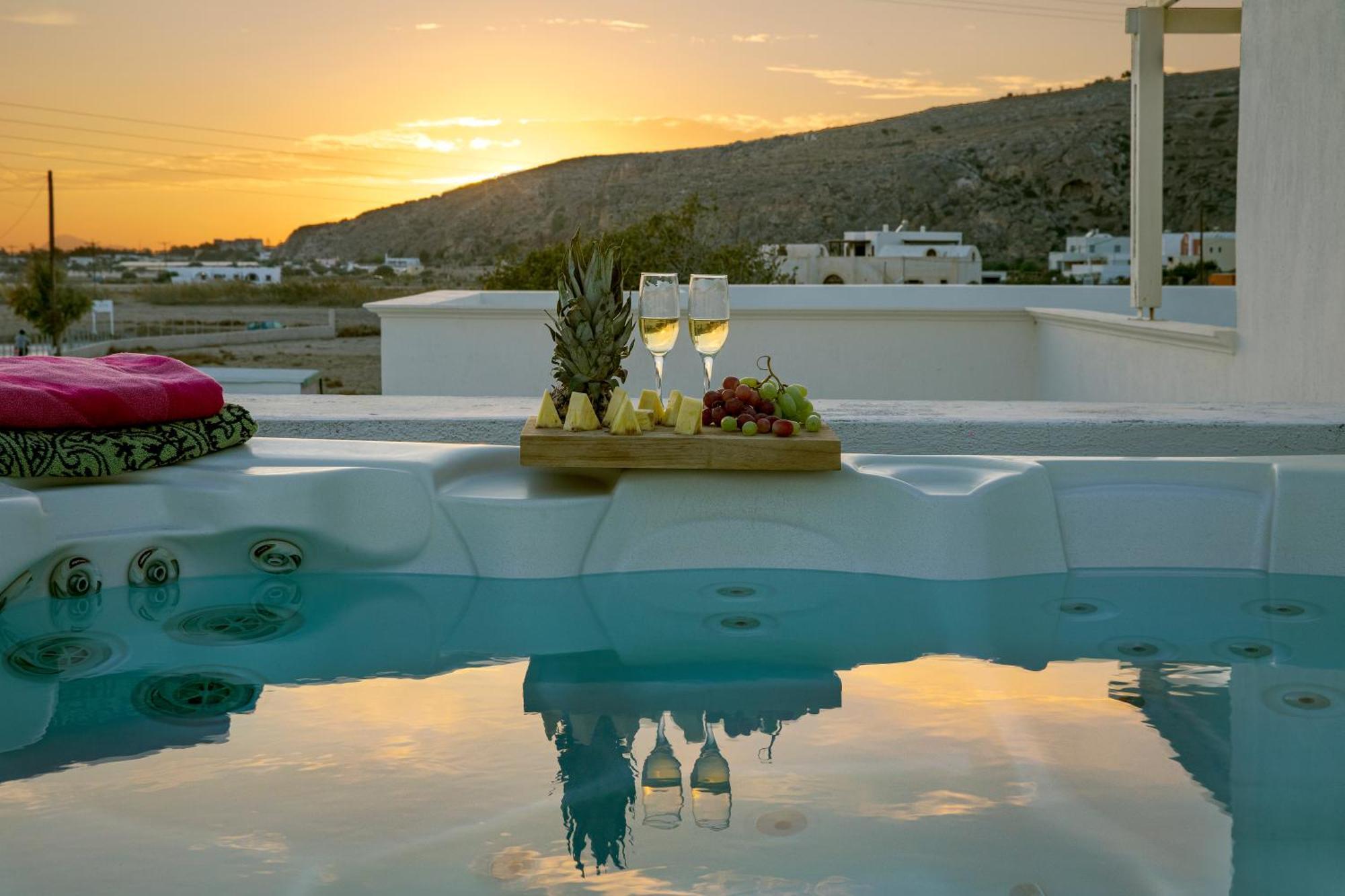 Ambeli Aparthotel Perivolos (Santorini)